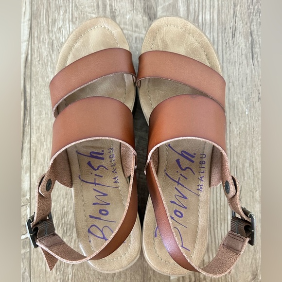 Blowfish brown strappy chunky wedge platform heel. Size 9. Like new condition. - Picture 3 of 5